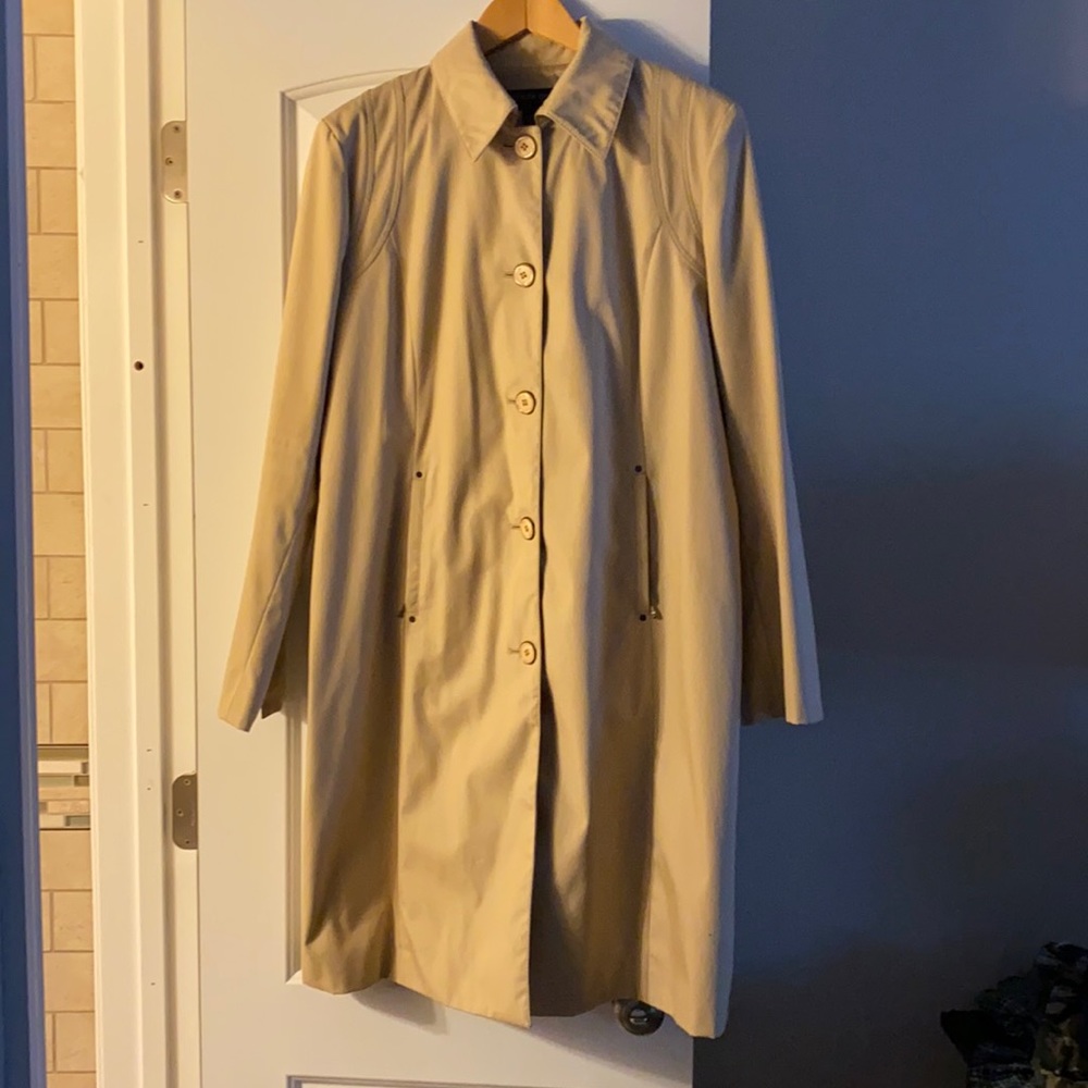 Kenneth Cole trench coat Tan Color Size L